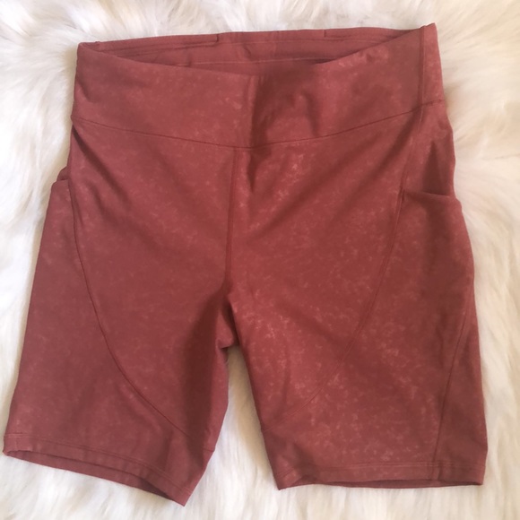 LIKE NEW lululemon leggings with pockets shorts 12 - Picture 2 of 5